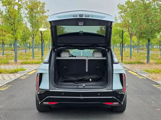 Cadillac Lyriq — Фото автомобиля 23