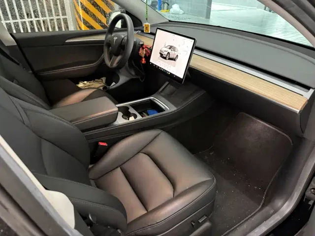 Tesla Model Y — Фото автомобиля 7