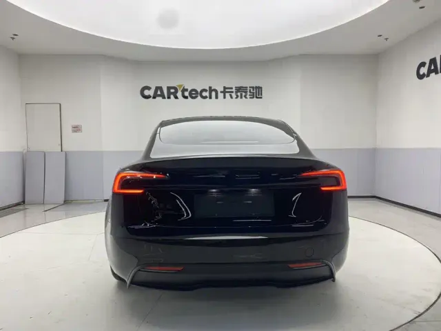 Tesla Model 3 — Фото автомобиля 6