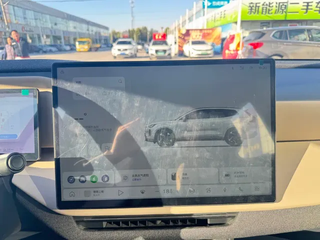 Volvo XC70 Plug-in Hybrid — Фото автомобиля 6