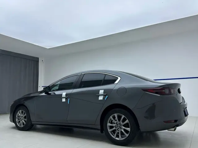 Mazda Axela — Фото автомобиля 4