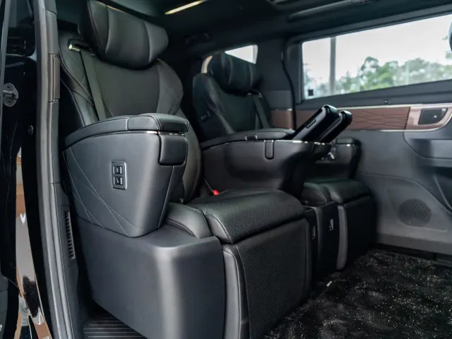 Toyota Alphard — Фото автомобиля 8