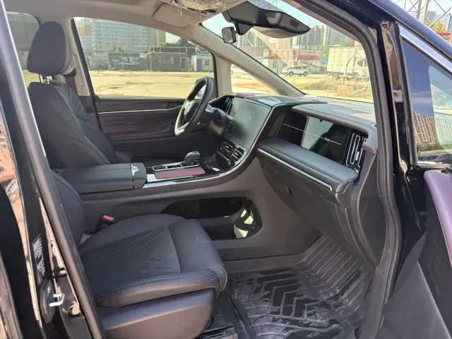 GAC Trumpchi M8 — Фото автомобиля 4