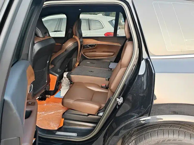 Volvo XC90 — Фото автомобиля 11
