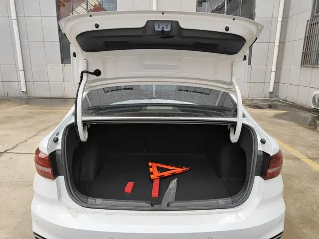 Volkswagen Lavida 2024 Model 300TSI DSG Starlight Full Comfort Edition — Фото автомобиля 14
