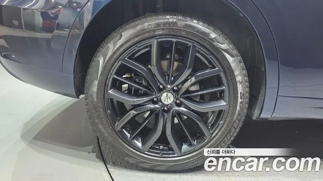 Maserati Levante — Фото автомобиля 4