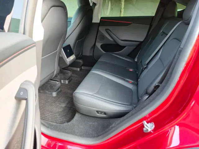 Tesla Model Y — Фото автомобиля 8