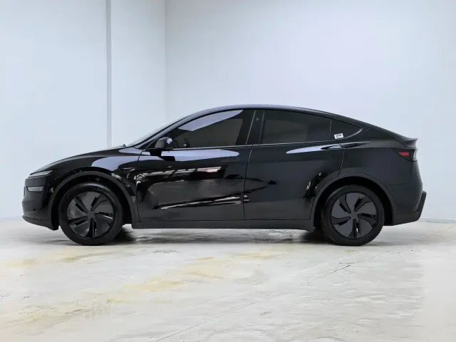 Tesla Model Y — Фото автомобиля 4