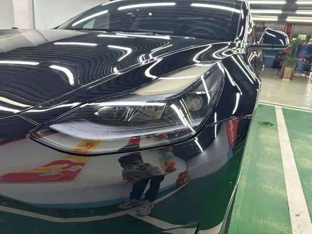 Tesla Model 3 — Фото автомобиля 28