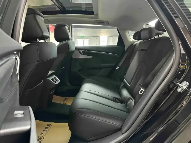 Buick LaCrosse 2025 Model 28T Platinum Edition — Фото автомобиля 11