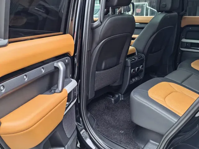Land Rover Defender — Фото автомобиля 15