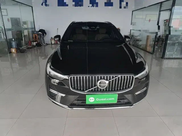 Volvo XC60 — Фото автомобиля 2