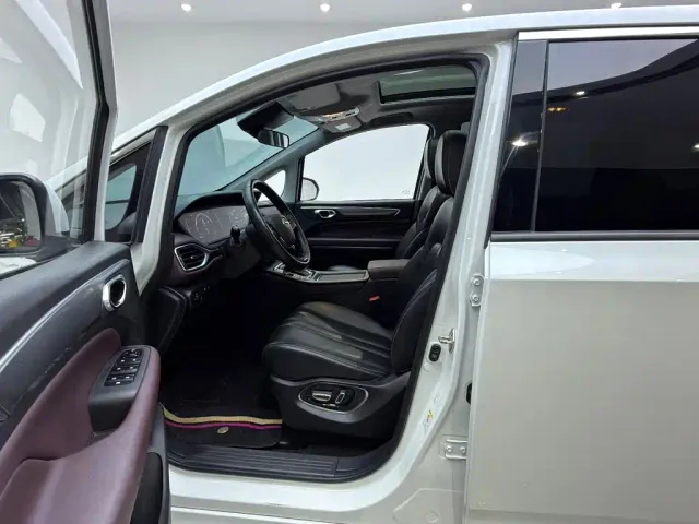 GAC Trumpchi M6 — Фото автомобиля 7