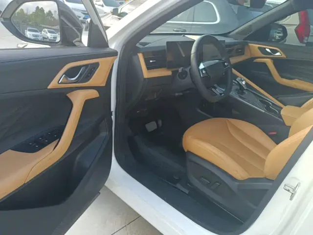 Roewe RX5 — Фото автомобиля 15