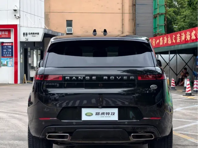 Land Rover Range Rover Sport — Фото автомобиля 9