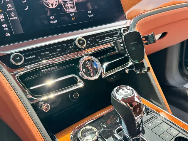 Bentley Flying Spur — Фото автомобиля 10