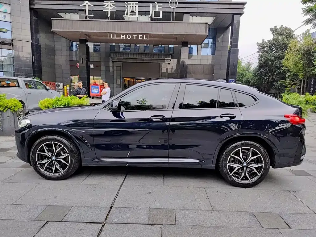 BMW BMW X4 2022 xDrive 25i M Sport Package — Фото автомобиля 3