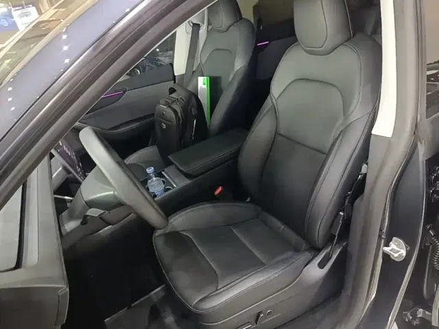 Tesla Model Y — Фото автомобиля 14