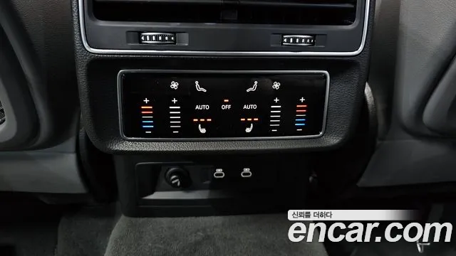 Audi Q8 55 TFSI quattro Premium — Фото автомобиля 17