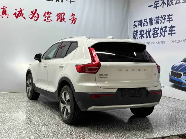 Volvo XC40 — Фото автомобиля 16