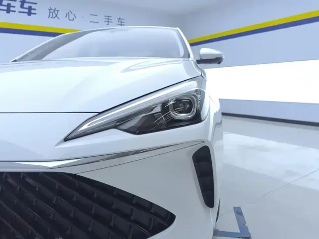 Roewe i5 — Фото автомобиля 5