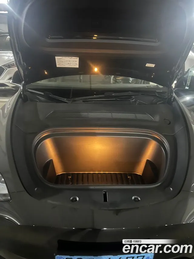 Tesla Model Y — Фото автомобиля 19