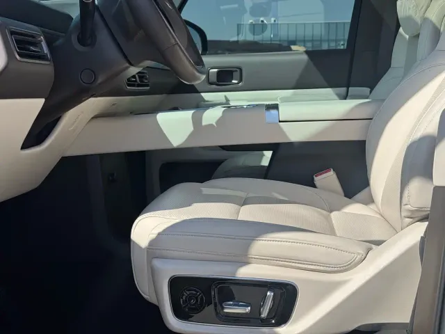 Li Auto MEGA — Фото автомобиля 8
