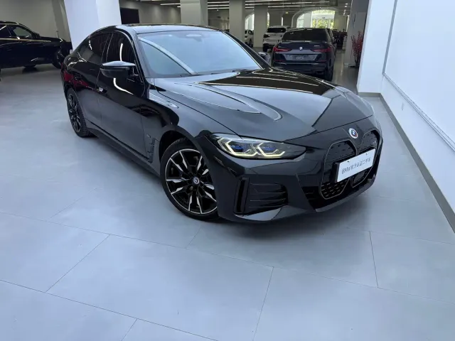 BMW i4 — Фото автомобиля 5