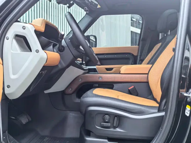 Land Rover Defender — Фото автомобиля 6
