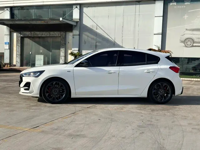 Ford Focus — Фото автомобиля 5