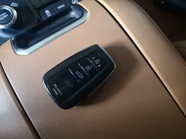 Toyota Highlander — Фото автомобиля 16