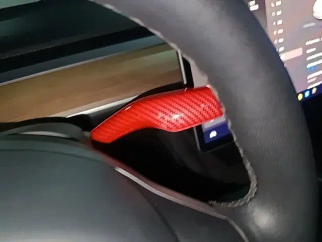 Tesla Model 3 — Фото автомобиля 12