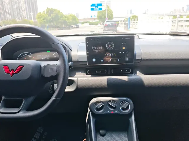 Wuling Hongguang — Фото автомобиля 12