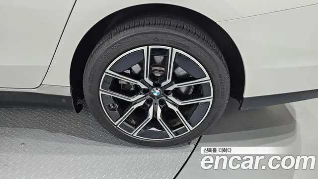 BMW i7 — Фото автомобиля 17