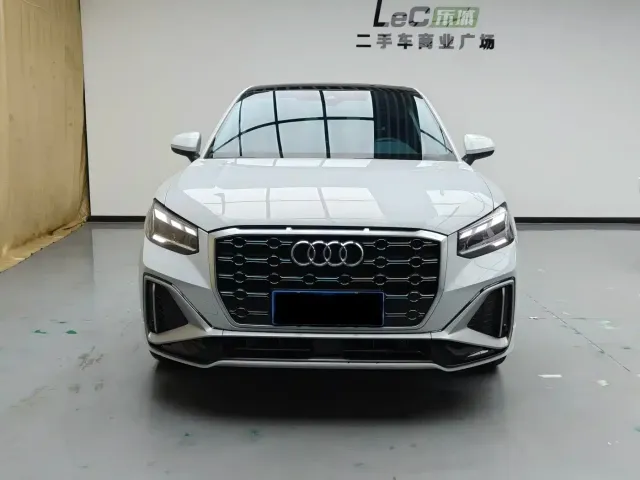 Audi Q2L — Фото автомобиля 2