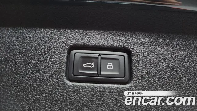 Audi Q8 55 TFSI quattro Premium — Фото автомобиля 19