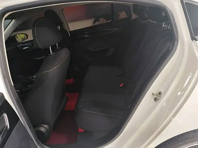 Roewe i5 — Фото автомобиля 16