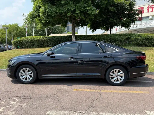 Volkswagen Passat — Фото автомобиля 3