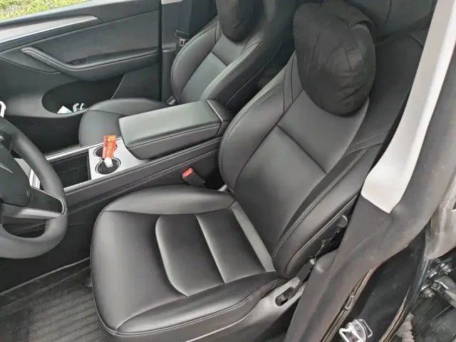 Tesla Model Y — Фото автомобиля 11