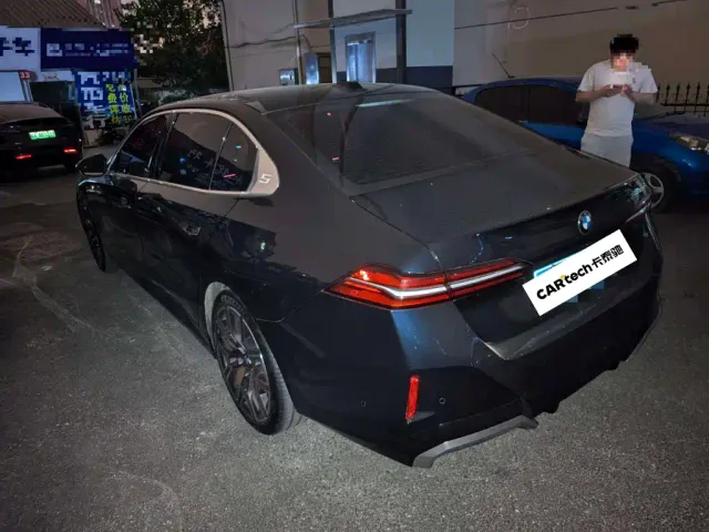 BMW 5 Series — Фото автомобиля 9