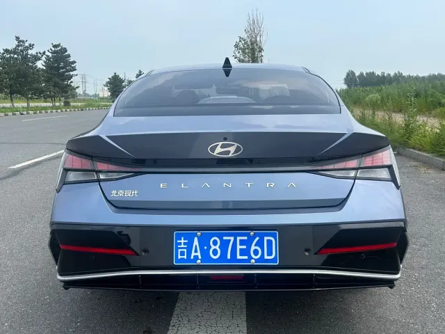 Hyundai Elantra — Фото автомобиля 5