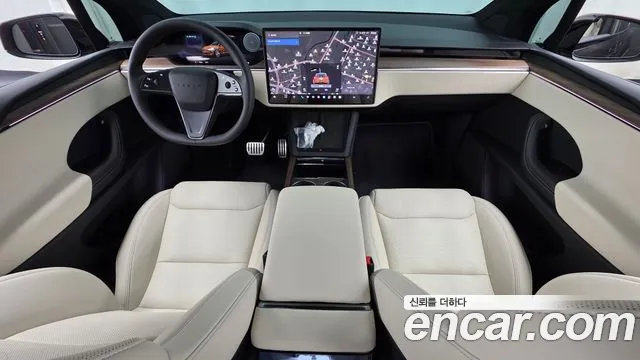 Tesla Model X — Фото автомобиля 10