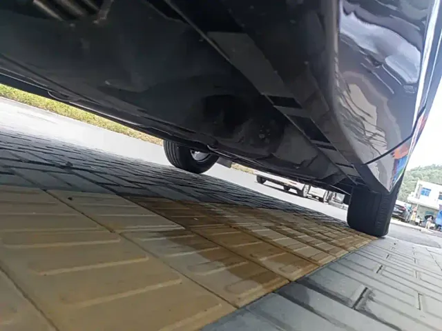 Ford Edge — Фото автомобиля 3