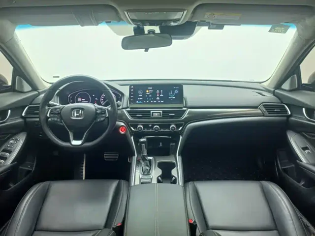 Honda Accord — Фото автомобиля 3