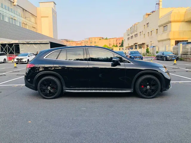 Mercedes-Benz EQE SUV — Фото автомобиля 9