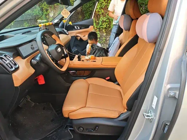Geely Boyue L — Фото автомобиля 11
