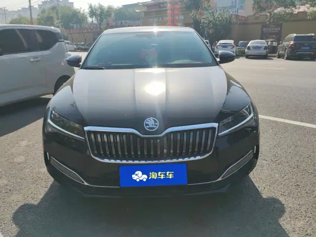 Skoda Superb — Фото автомобиля 2