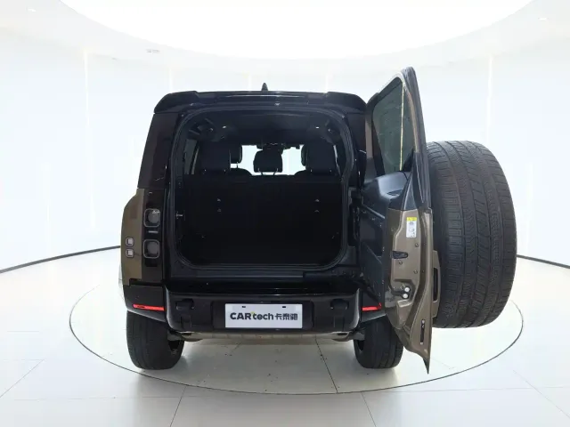 Land Rover Defender — Фото автомобиля 8