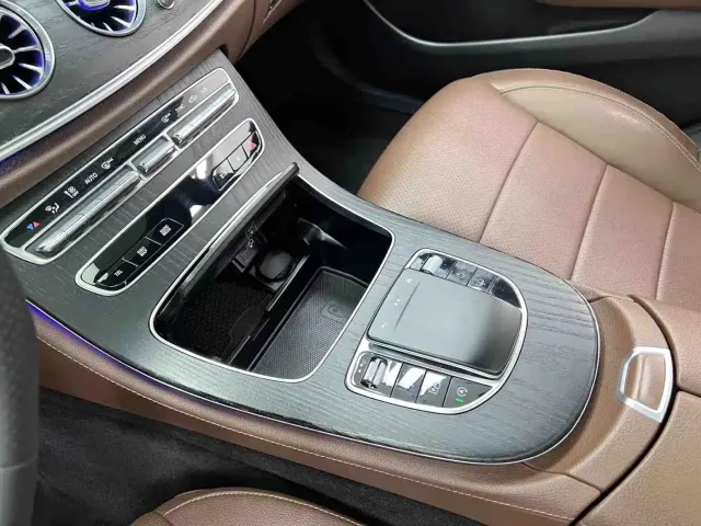 Mercedes-Benz E-Class — Фото автомобиля 24