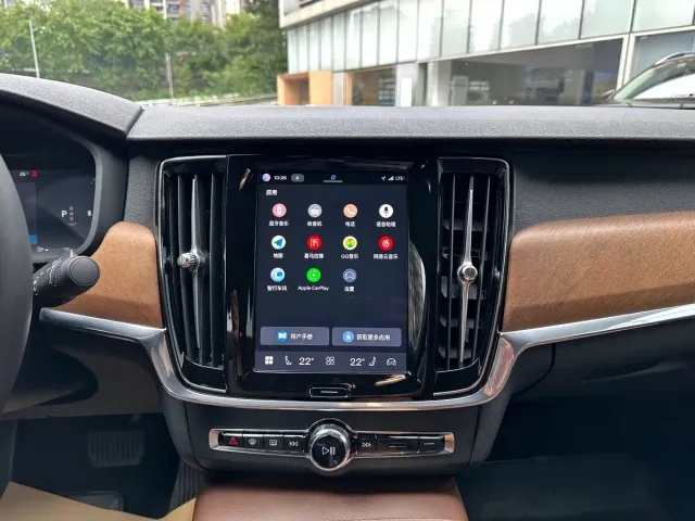 Volvo S90 — Фото автомобиля 12